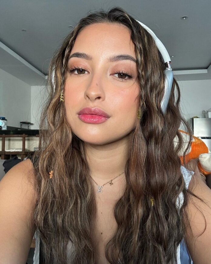 Jennifer Coppen Agama dan Profil Lengkap Artis Muda Indonesia